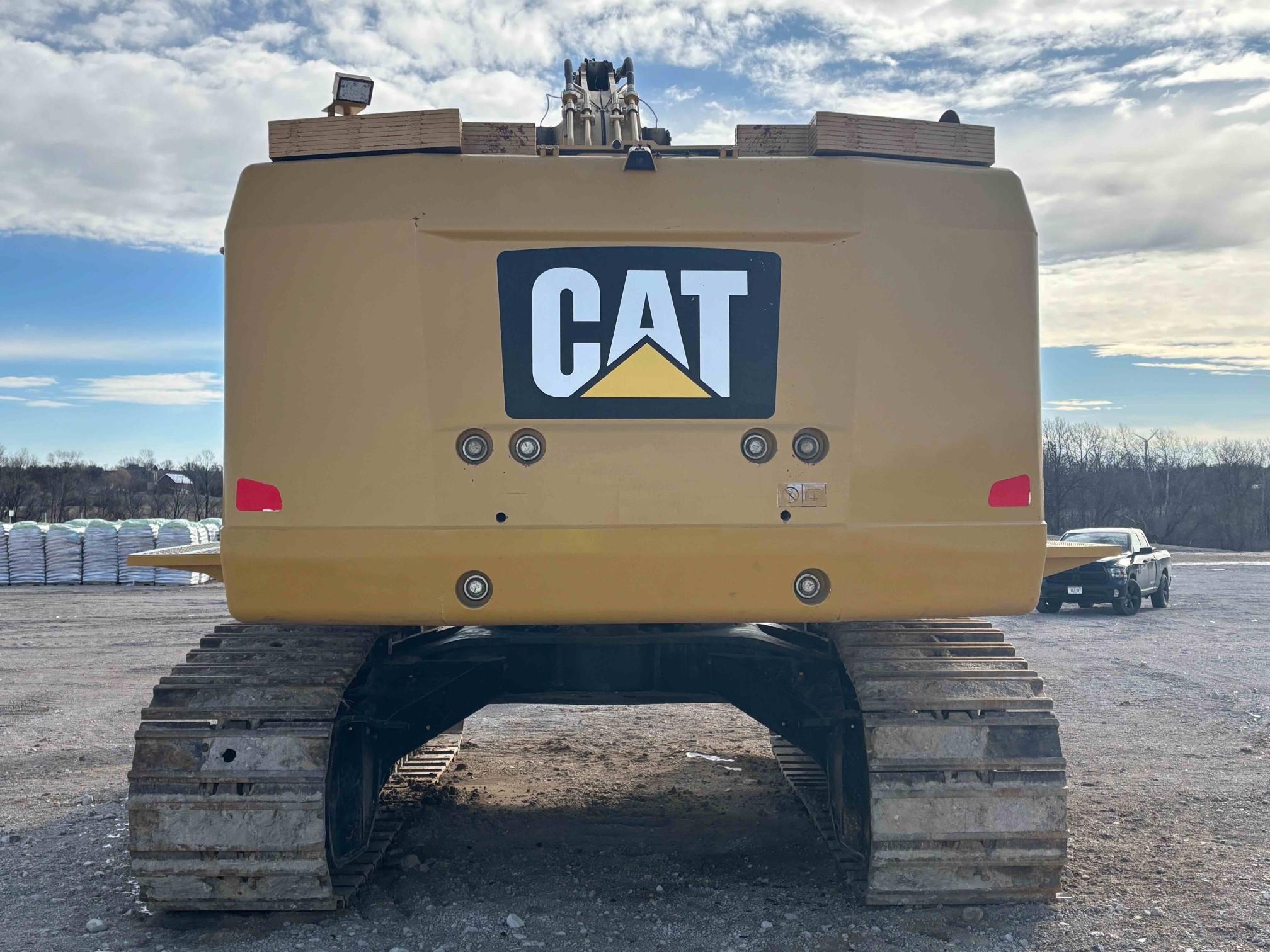 2019 CATERPILLAR 374FL - Image 11